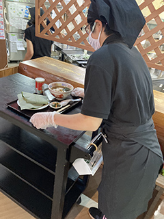 ホールでの作業